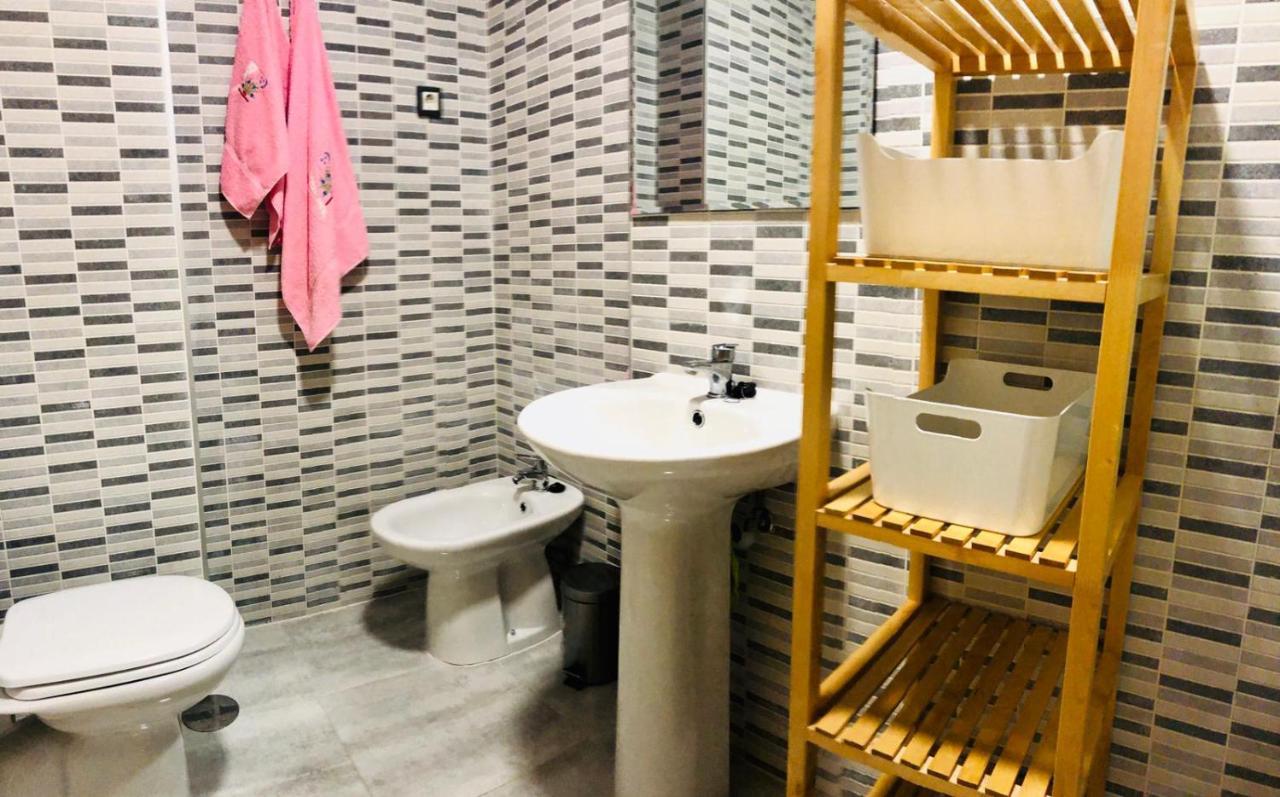 Low Cost Rooms La Merced Málaga Exteriör bild
